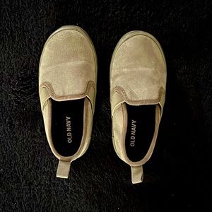 Size 6, camo toddler slip on shoes